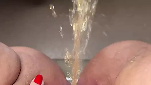 Büyük altın duş (her yere işemek)