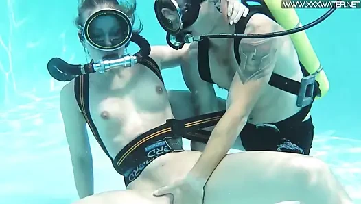 Minnie manga sikikleri ve berbat büyük horoz sualtı