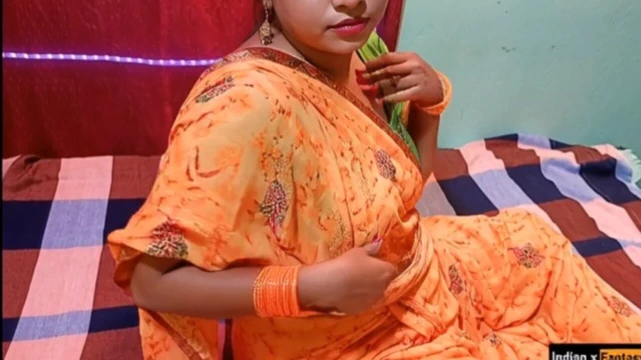 Kirli konuşurken sıcak desi eş kahrolası sert ve yalama ona ıslak kedi içeride ona saree