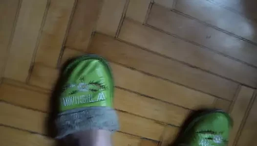 Kız arkadaşımın terlikleri.