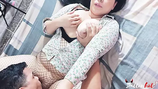 Amcık ve klitoris yalama orgazmı. Ön plan