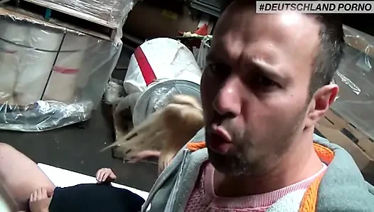 Olgun yarak ve seksi sarışın amcık 69 pozisyonunda amcık yalıyor