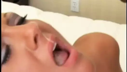 şehvetli esmer sürmek bir mutant siyah dick sonra alır yüz