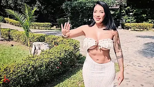 İri göğüslü patronum ve büyük götlü arkadaşı açık havada üçlü sekste yarağımı yutuyor