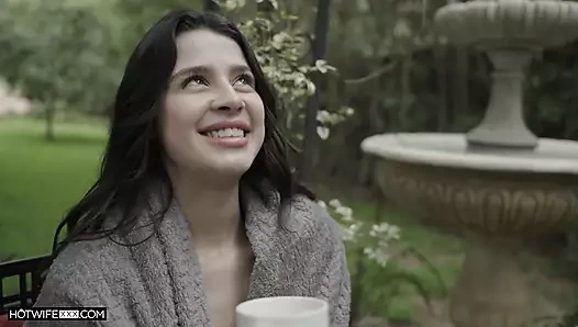 Kylie Rocket kocasına harika bir sabah görünümü veriyor