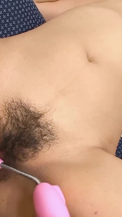 Sebze sokmalı jav porno seksi Bir Japon genç kızla sikişiyor