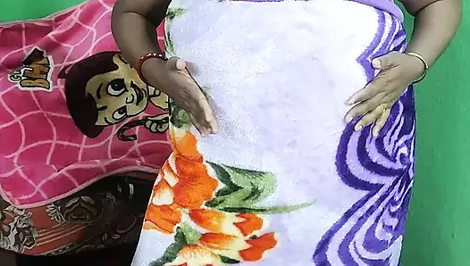 Hint seksi anne sruti kahrolası ile beyaz yapay penis için boşalmak