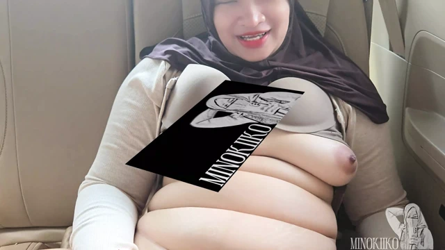 Eğlenceli bir şey yapalım, tesettürlü üvey kız kardeşimle arabada sıkı amcıkla seks - minokiiko