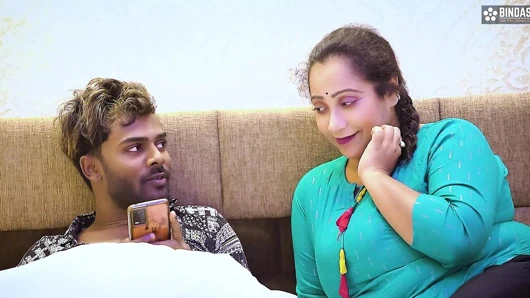 Büyük üvey kardeş erkek arkadaşıyla seks randevusuna gitmeden önce üvey kardeşi tarafından yakalandı