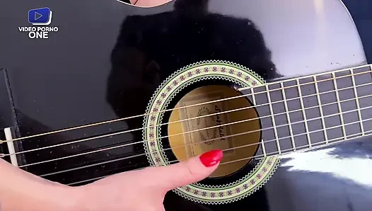 Müzik öğretmeni tarafından parçalanıyor