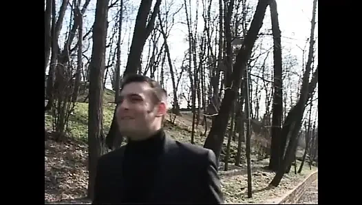 Esmer sürtük büyük bir yarağa biniyor