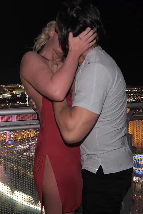 Phoenix Marie ve Johnny Castle las vegas balkonunda sikişiyor