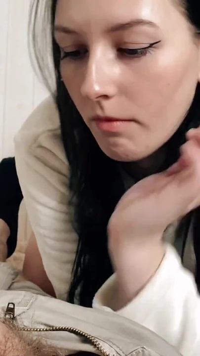 Üvey kız kardeşim yarak kullanmayı ve sikişmeyi öğrenmeye geldi | Klip 1