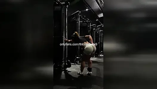Piccolo buco vergine di 18 anni scopata crudo deadlift slip