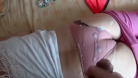 Üvey oğlumun arkadaşları geliyor ve götüme bolca yük veriyor, sert yaraklarını seviyorum.