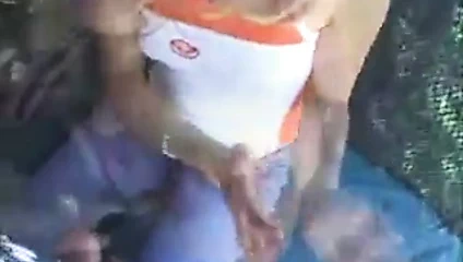 iz üzerinde handjob