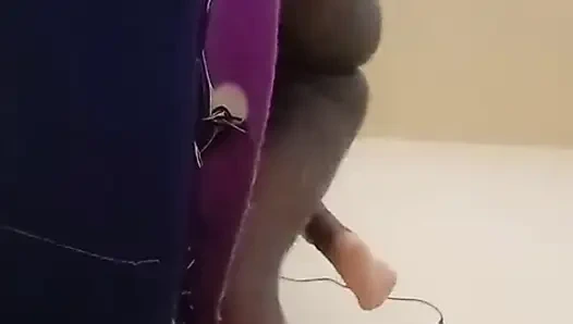 Yaşlı bir kadını çığlık atarken daha sert sikiyor