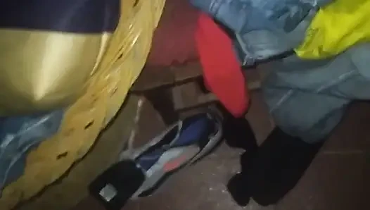 Güzel latin orta yaşlı seksi kadın kırmızı iç çamaşırlı sikişiyor