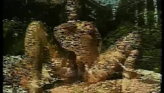 Randy hatun sakso çektikten sonra yüzüne boşaltıyor ve amını siktiriyor