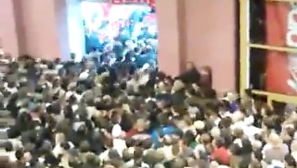 Sıcak porno yıldızları tüm hayranlarıyla ücretsiz olarak sikişecek