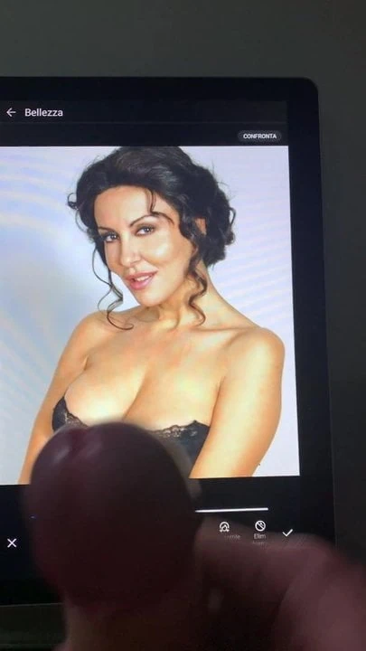Sabrina Ferilli omaggio sborra