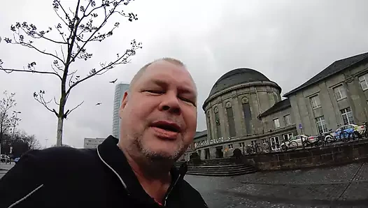 Sarışın genç ağzına bir cumshot alır