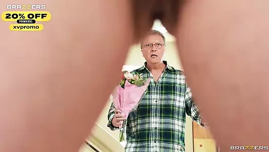 Üvey annenin götüne mi boşaldin Jennifer White Brazzers