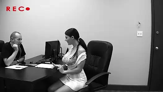 Büyük memeli güzel orta yaşlı seksi kadın büyük yarağımla sikişiyor ... Buna bayılıyor!!