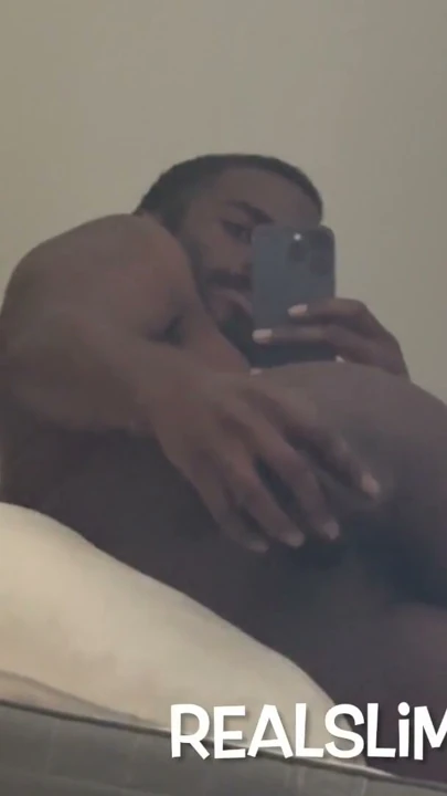 Büyük BBC dildo götten deliğimi kremli ve gürültülü yapıyor | Clip 1