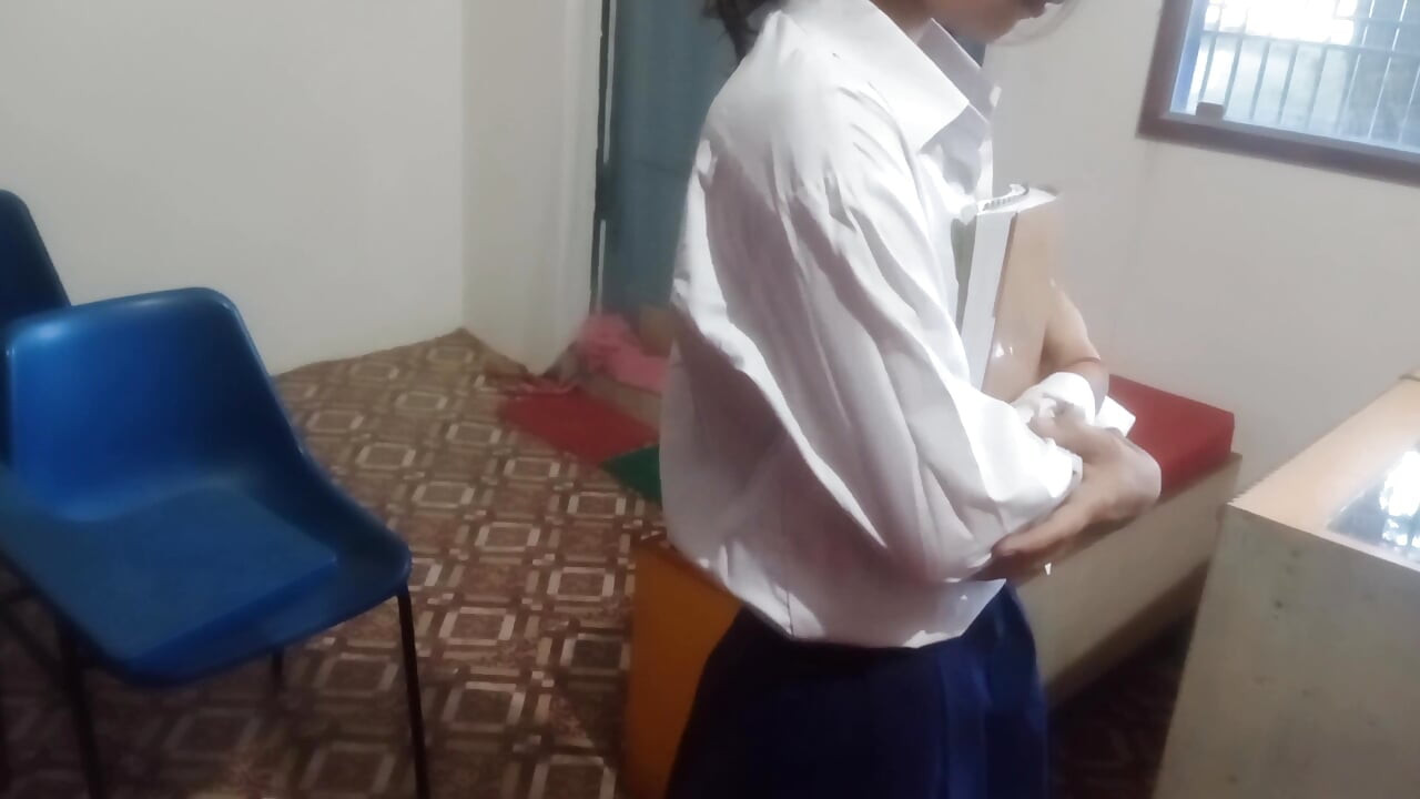 Hintli üniversiteli kız tution öğretmeniyle seks yapıyor Hintçe ses