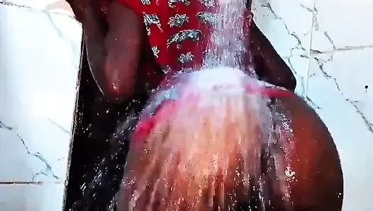 Ev yardımımı sikiyorum, büyük siyah yarağımı seviyor büyük zenci yarağı