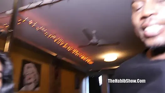 Полное видео... Сексуальная филиппинская и японская новенькая Вивиан Ланг, первый большой черный член, король Kreme