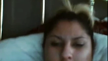 Bu kızın burada sevişmek için kafasına kese kağıdına ihtiyacı var mı?