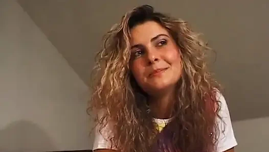 Güzel memeli genç kız ilk seçmelerini yapıyor