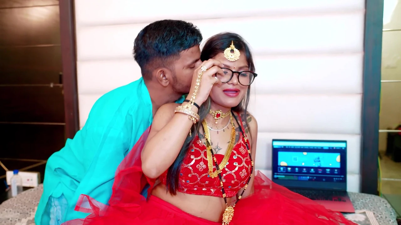 भारतीय हॉट महिला अपने नए पति के साथ पहली सुहागरात रात