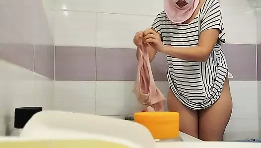 Sexy amateur wife shaves her hairy pussy. Hairy pussy wife, big ass, big tits. Sensual brunette hair, big tits, big ass.