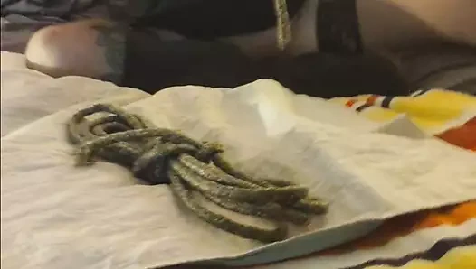 Punk rock kızı birlikte şarkı söylüyor