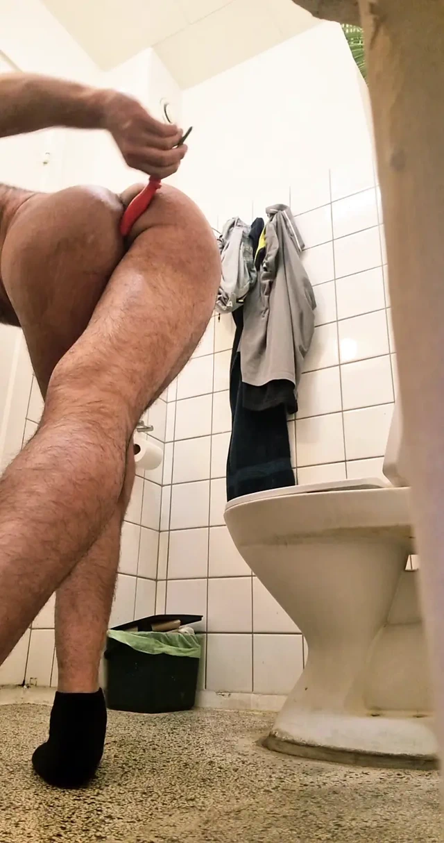 Götüm o aleti içeri almaya çalışıyor ama oh çok sıkı içine daha fazla itemiyorum acıtıyor