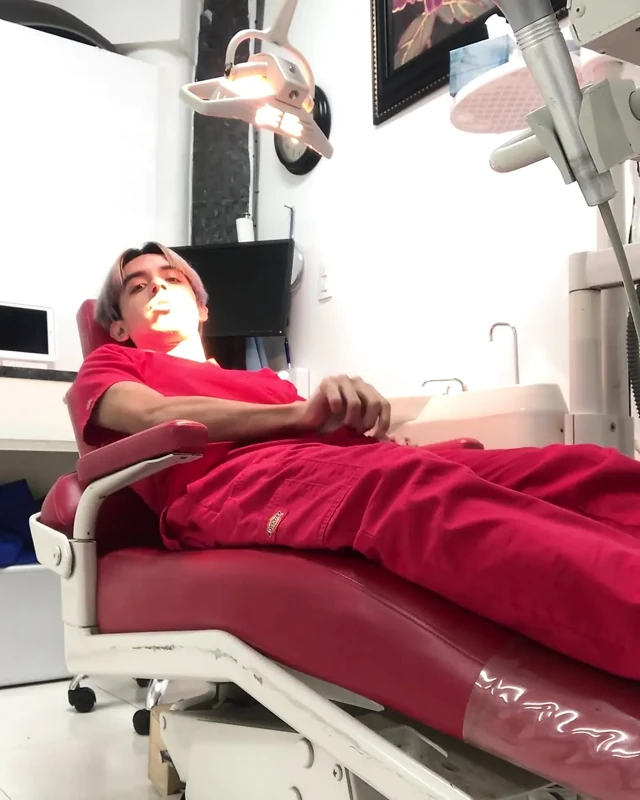 Diş kliniğinde mastürbasyon yapıyor bölüm 1