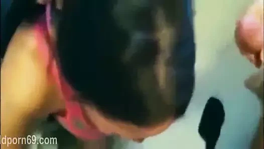 Sıcak amatör eş kremalı orgazm