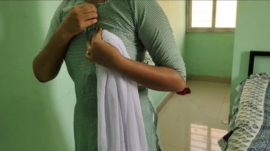 Hintli üniversiteli kız üvey erkek kardeşiyle seks yapıyor xxx, desi köyü domaltmalı sert üniversiteli kız sıkı amcık seksi