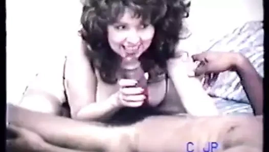 Eş alır bir dev siyah horoz infront arasında koca