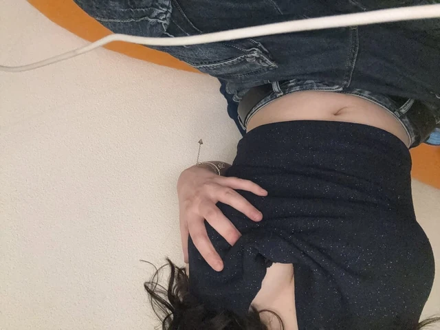 Швейцарская hornyteen с грязным в швейцарском немецком