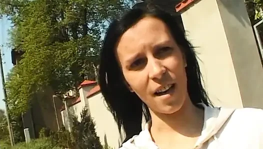 Esmer güzel bakış açısıyla sakso çekmeden önce mastürbasyon yapıyor