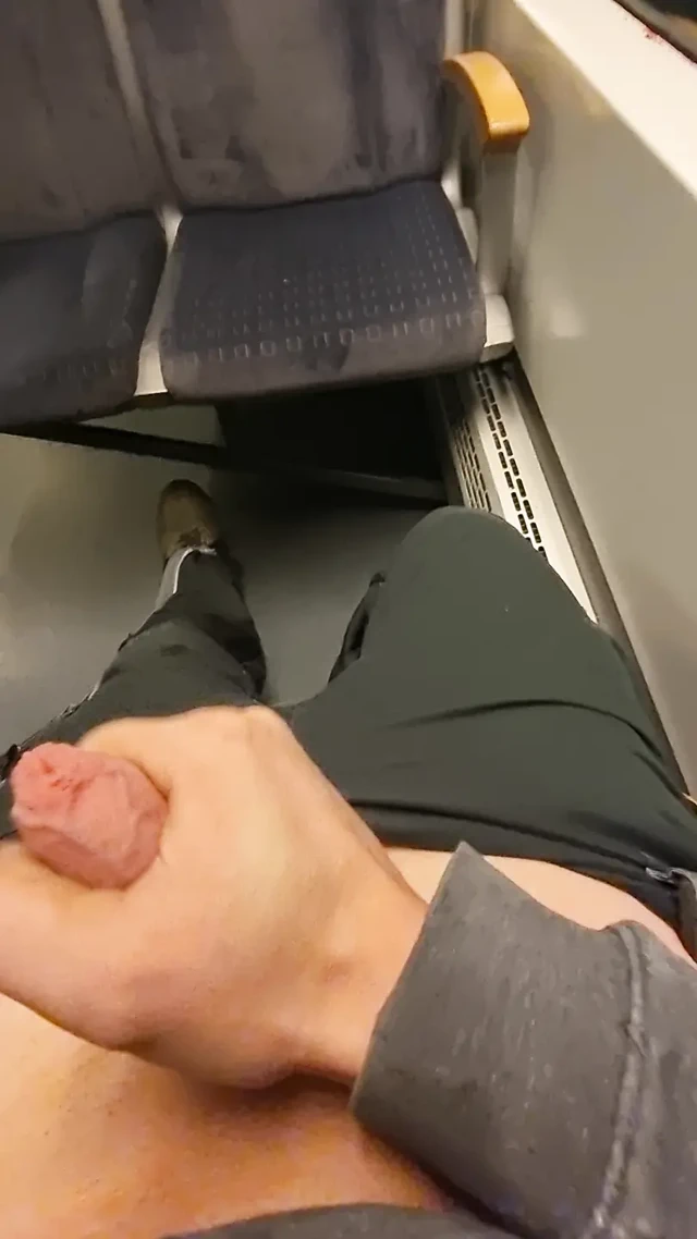 Trende görülmek için. Nasıl da.