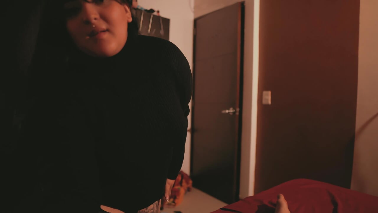 Üvey kızımın erkek arkadaşı beni çok tahrik ediyor!