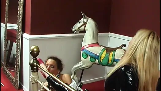 Sarışın BDSM Bebek Bağlı Ve Sert Sikiliyor