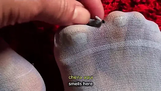 Zalim dev kadın zavallı küçük adamına amını koklamasını emrediyor