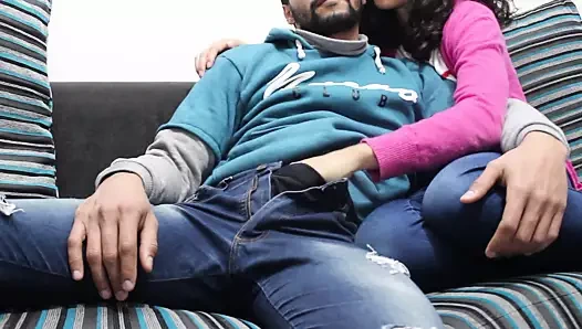 Kız arkadaşım beni film izlemeye davet ediyor ve sonunda ata biniyor