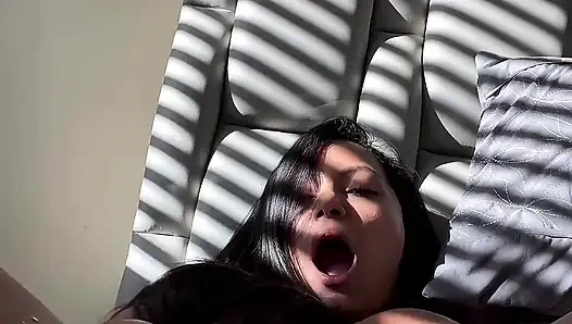 Büyük götlü bebek Brandy Salazar'ın yoğun fışkırtmalarının en iyisi